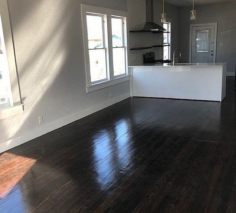3rd image of 309 Aransas Ave