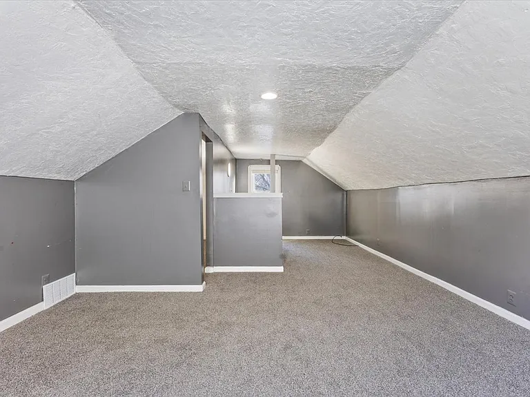 407 E Hayes Ave — Photo 16