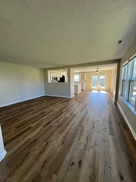 3 bed, 1575 sqft, $1,949 — Photo 2