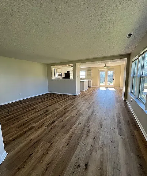 38 Wyndham Ln — Photo 2