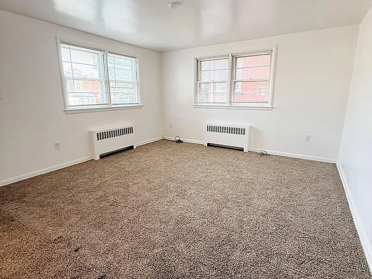 633 Noble St — Photo 3