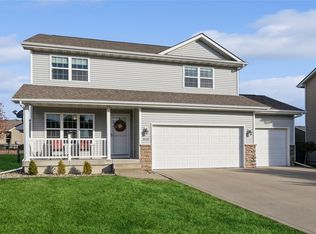 9737 Red Sunset Ct, West Des Moines, IA 50266