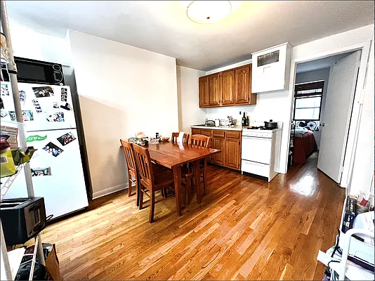 Rented by City Connections Realty | media 3