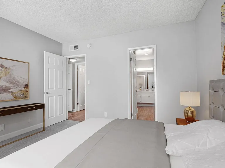 Magnolia — Photo 15