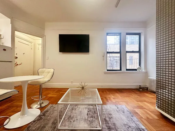 315 East 77th Street image 16 of 18