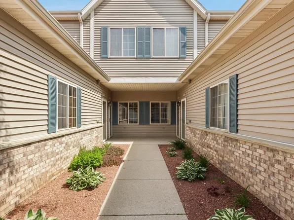 2070 Pine Ridge COURT #C, Grafton, WI 53024