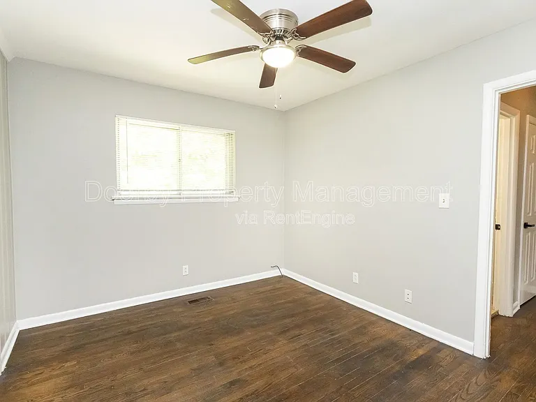 1127 Clermont Dr — Photo 18