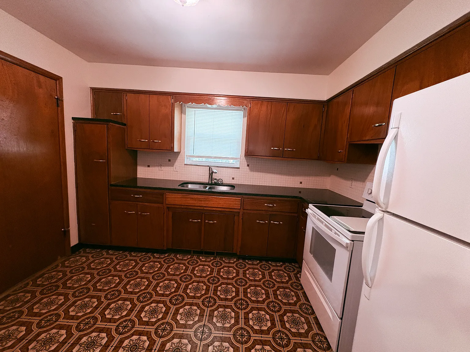 2 bed, 860 sqft, $1,100 — Photo 4