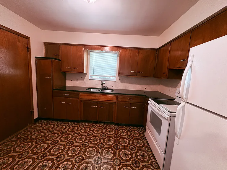 3927 Kent Rd #6 — Photo 4