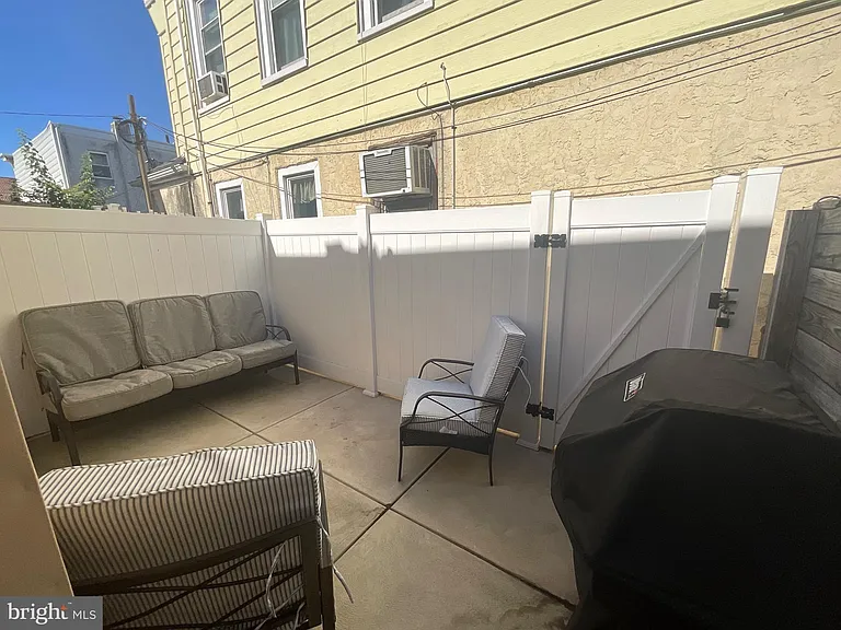 2938 E Thompson St — Photo 19