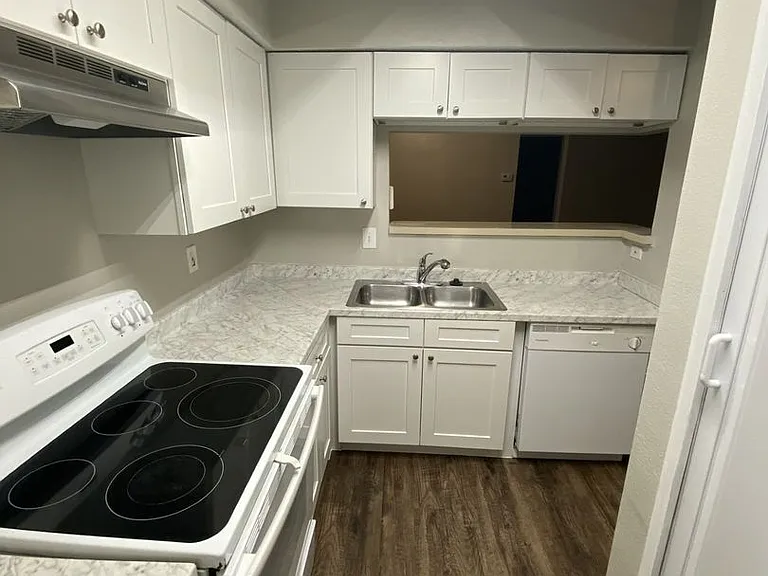 238 Afton Sq #202 — Photo 4