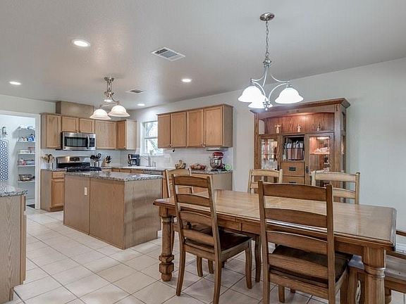 5th image of 117 Pebbles Dr