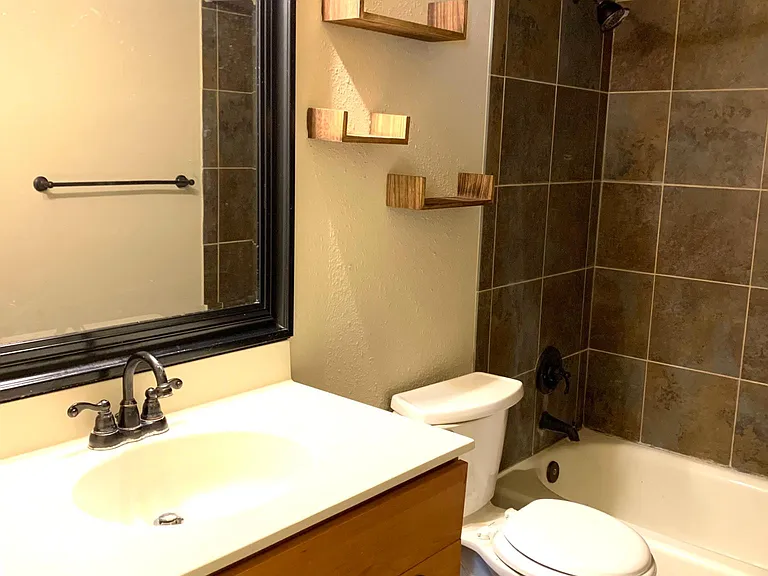 1089 Regency Dr — Photo 15
