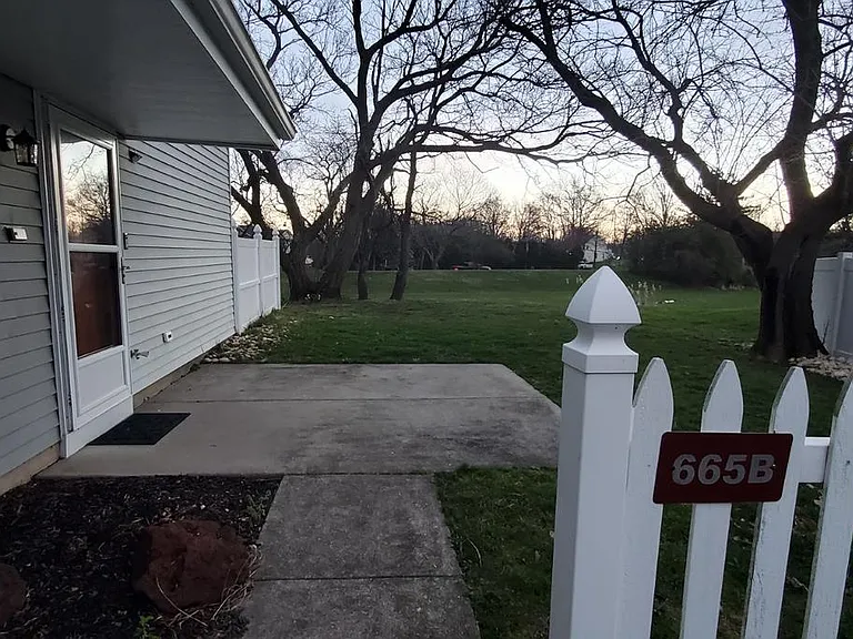 665 Rose Hollow Dr — Photo 2