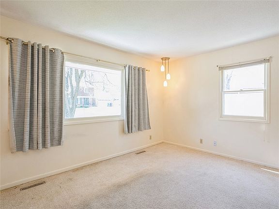 5th image of 400 W Madison Pl