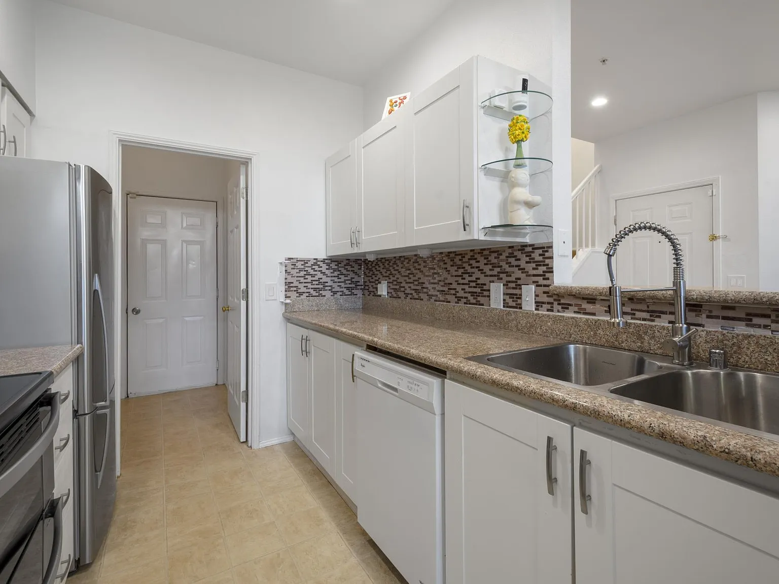 3 bed, 2.5 bath, 1323 sqft, $3,399 — Photo 4