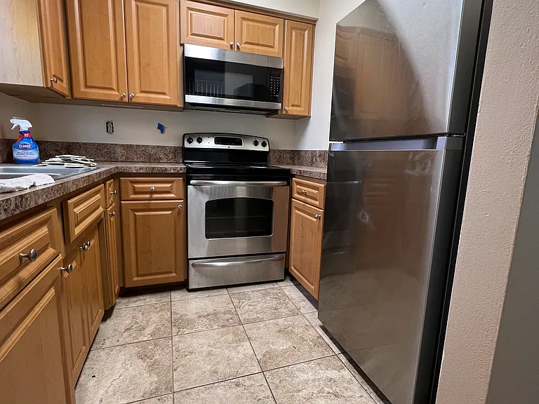 2738 NE 30th Pl #1 — Photo 3