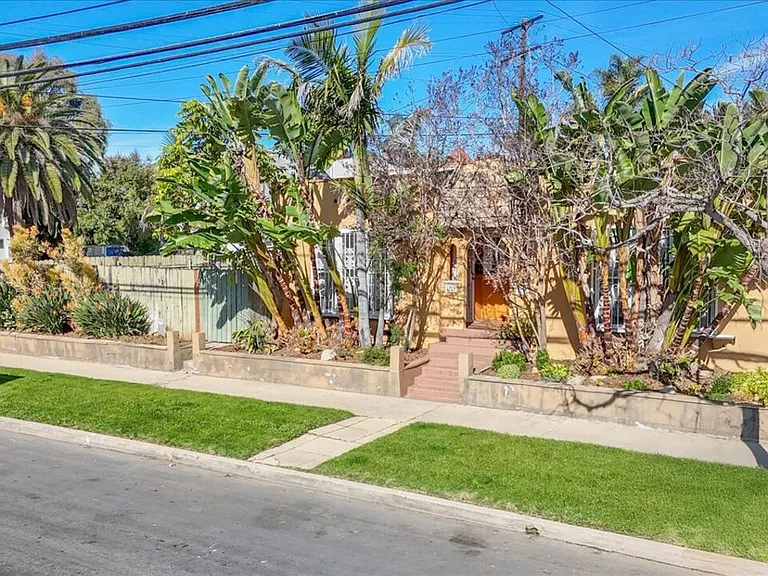 1185 S Tremaine Ave — Photo 48