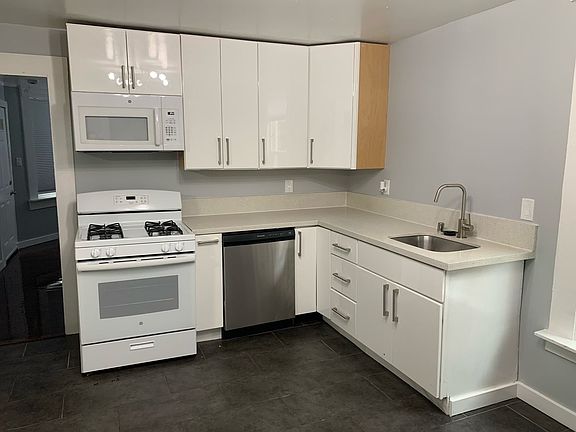 5th image of 3259-3261 Louise St #3259