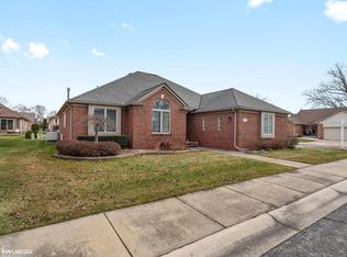 21136 Ridgewood Dr #76, Clinton Township, MI 48036