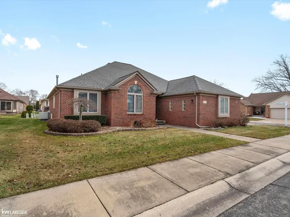 21136 Ridgewood Dr #76, Clinton Township, MI 48036