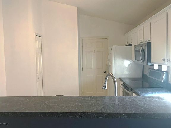 3rd image of 5553 Oak Crossing Dr