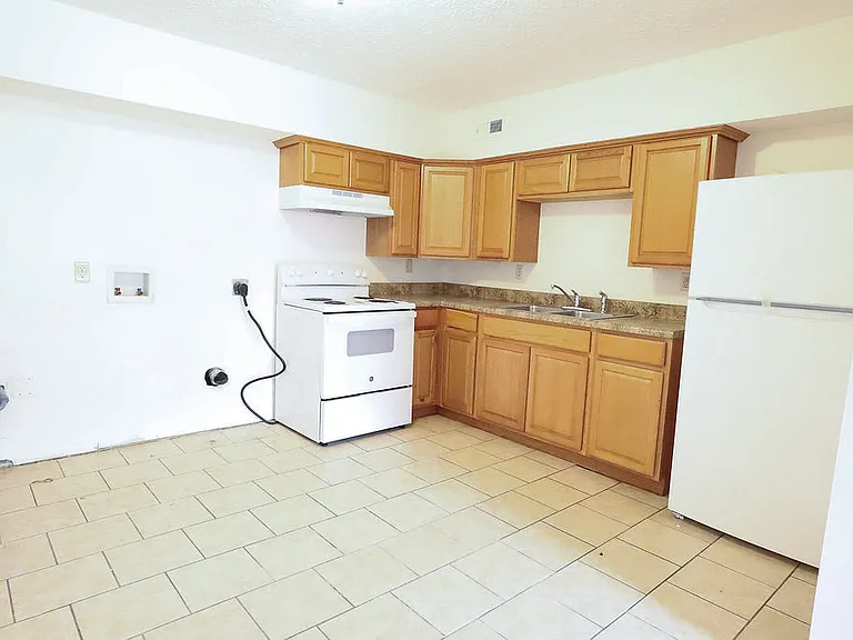 215 Timberlake Cir #8 — Photo 2