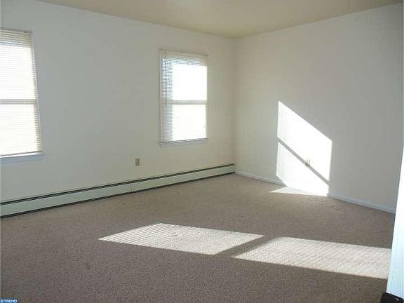 4th image of 113 Columbia Dr