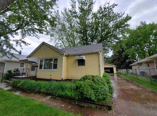 706 3rd Ave, Camanche, IA 52730