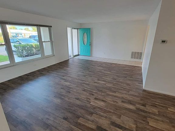 3rd image of 4028 Mainlands Blvd N