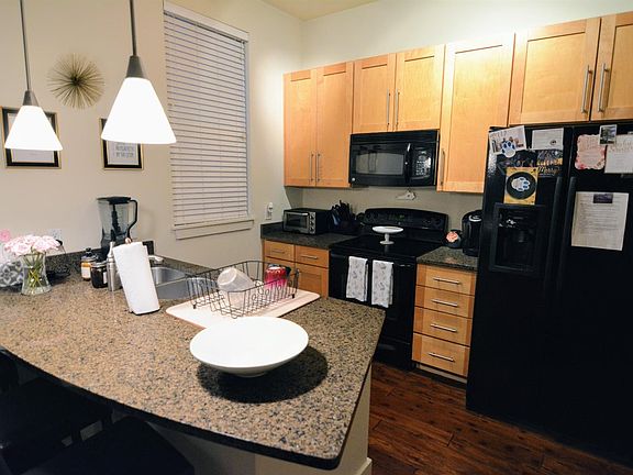 5th image of 650 S Mill St #111