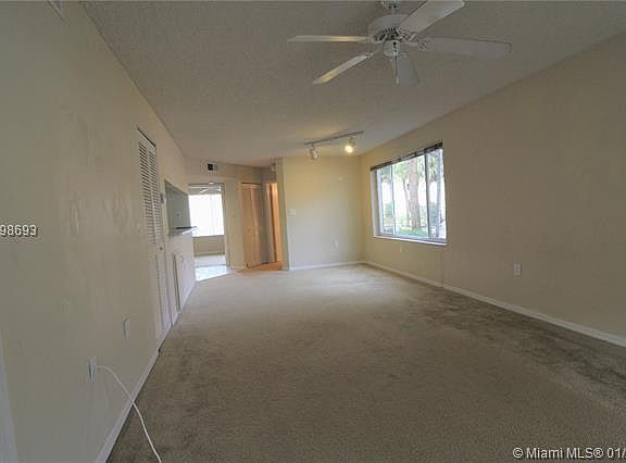 3rd image of 18101 Glenmoor Dr #18101