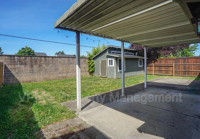 16404 NE 67th St — Photo 35
