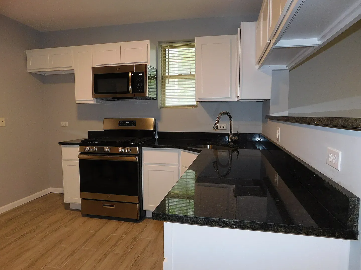 3 bed, 2100 sqft, $2,100 — Photo 4