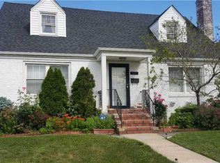 54 Bank St, Valley Stream, NY 11580