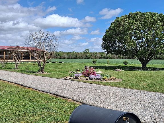 5th image of 203 Mill Rd