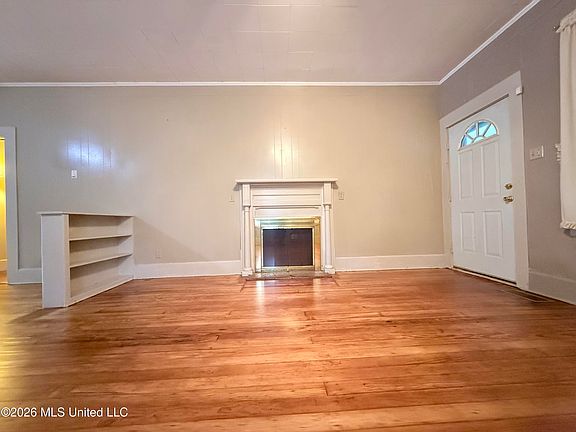 4th image of 310 Burke Ave