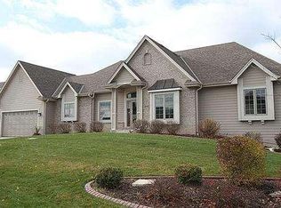 8091 S Lakeview Dr, Franklin, WI 53132
