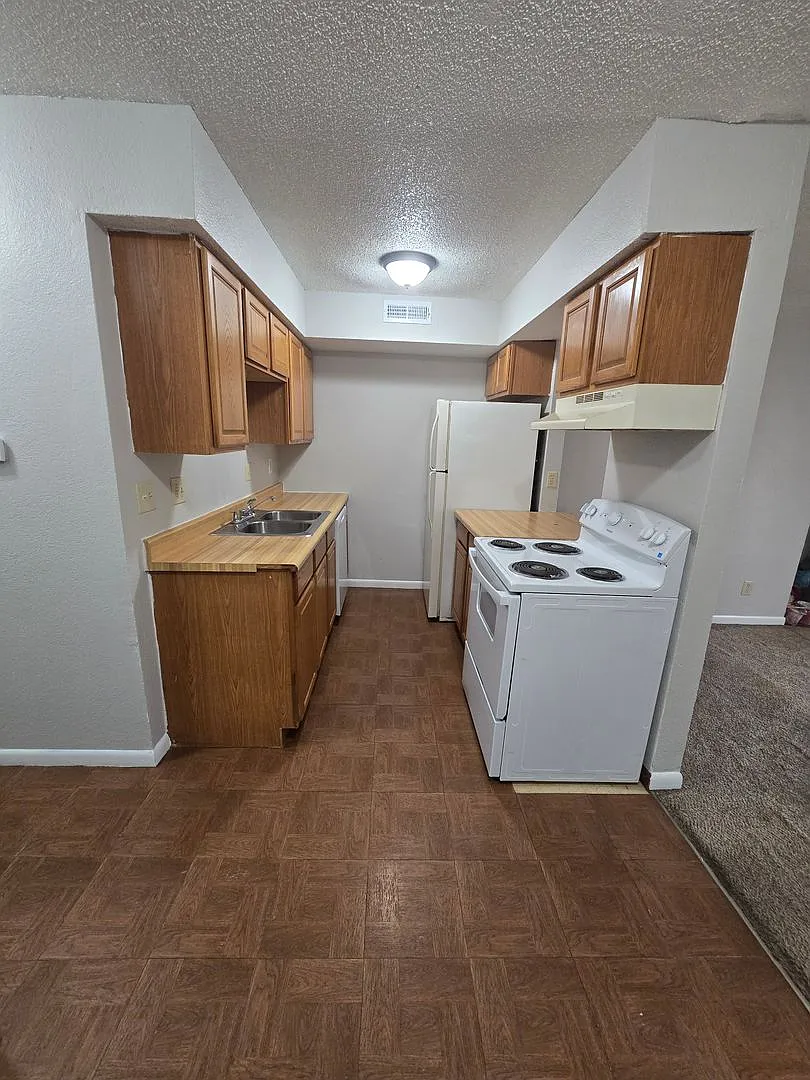 2 Bedroom 1 Bathroom Apartment in heart of Osage Beach! — Photo 4