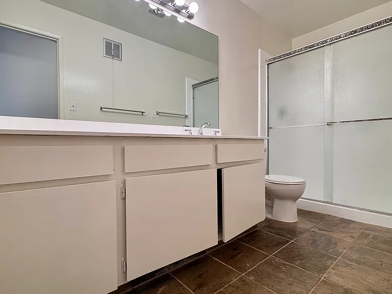 4901 Whitsett Ave #203 — Photo 28
