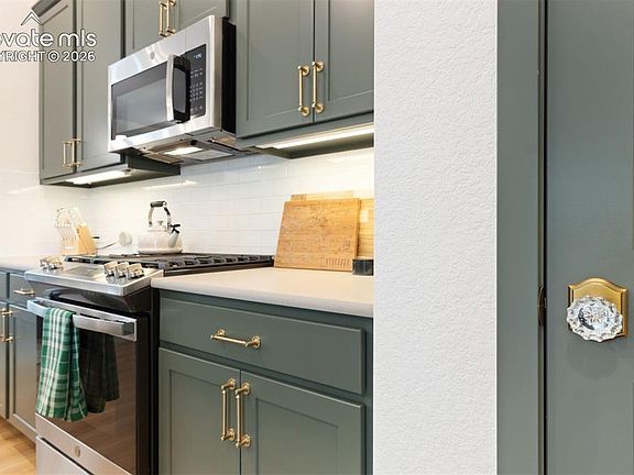 3rd image of 84 Mayflower Park Pl