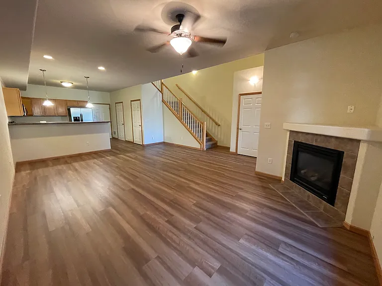 217 Brentwood Dr — Photo 2