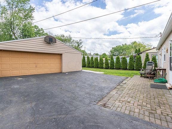 2nd image of 186 Sunset Dr