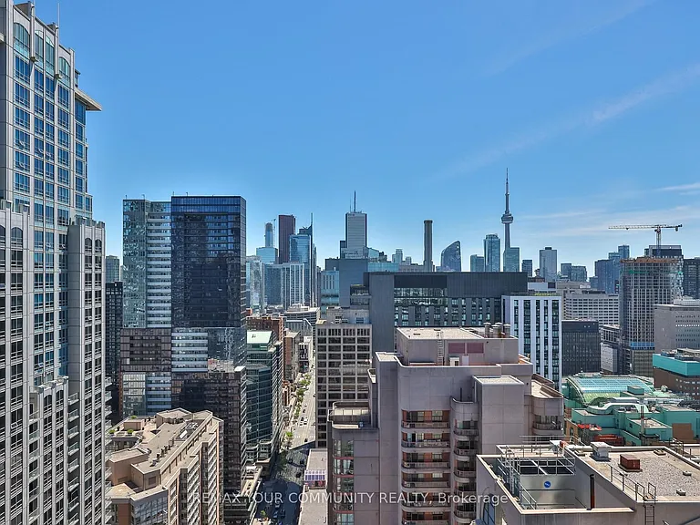 770 Bay St #Penthouse 101 — Photo 40