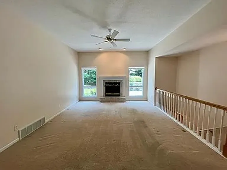 3363 Canterbury Ct — Photo 6