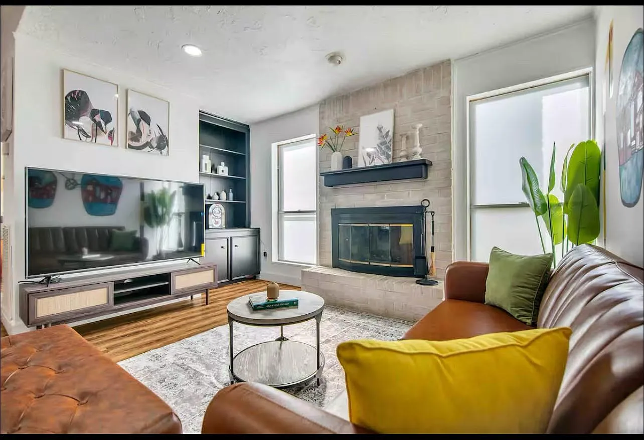 3 bed, 2.0 bath, 1820 sqft, $2,399 — Photo 1