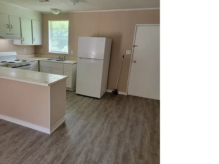 671 E Olive Rd #5 — Photo 5