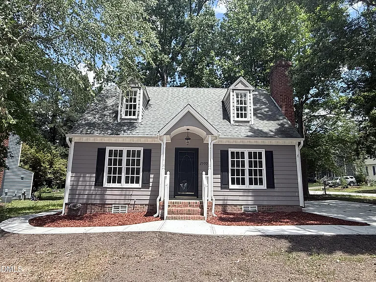 2900 Broadlands Dr — Photo 2