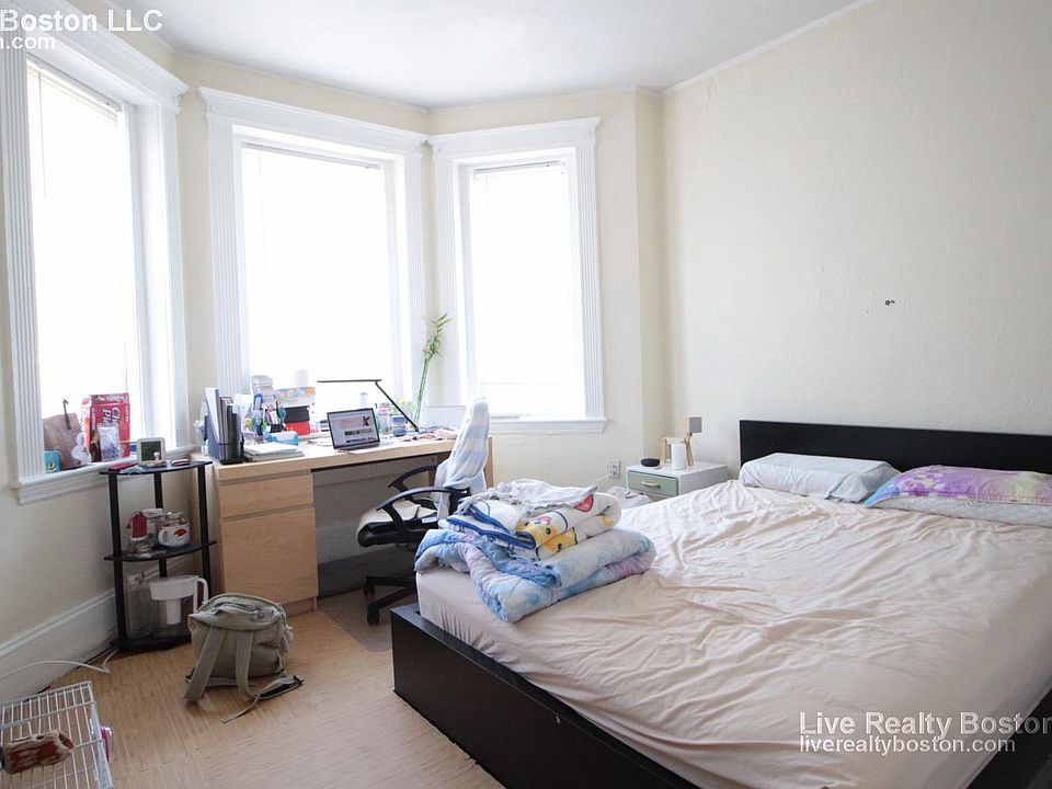 2nd image of 463 Park Dr APT 19R