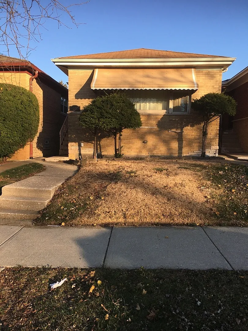 9127 S Crandon Ave photo 1
